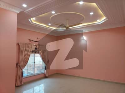 ماڈل ٹاؤن لاہور میں 3 کمروں کا 1 کنال بالائی پورشن 1.5 لاکھ میں کرایہ پر دستیاب ہے۔