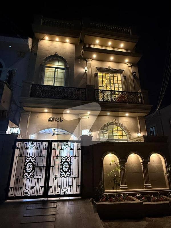 یونین گرین کالج روڈ,لاہور میں 5 کمروں کا 3 مرلہ مکان 1.75 کروڑ میں برائے فروخت۔ یونین گرین کالج روڈ,لاہور میں 5 کمروں کا 3 مرلہ مکان 1.75 کروڑ میں برائے فروخت۔