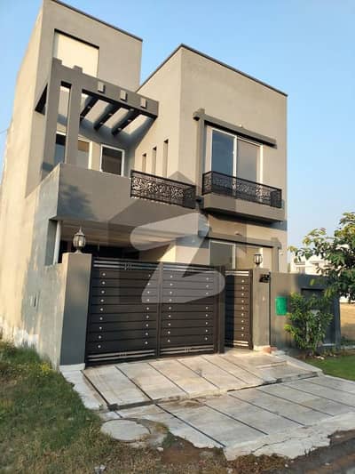 بحریہ آرچرڈ لاہور میں 5 مرلہ مکان 1.6 کروڑ میں برائے فروخت۔