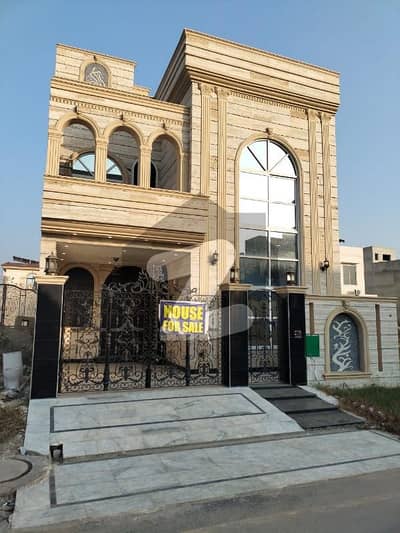 بحریہ آرچرڈ لاہور میں 3 کمروں کا 5 مرلہ مکان 1.75 کروڑ میں برائے فروخت۔