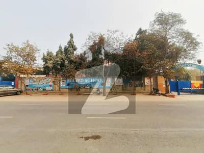 Main Double Road 4 Kanal Building In Township For Sale At Good Location