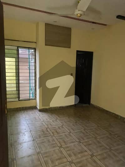 فارمانئیٹس ہاؤسنگ سکیم لاہور میں 3 کمروں کا 5 مرلہ بالائی پورشن 37.0 ہزار میں کرایہ پر دستیاب ہے۔