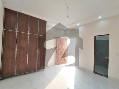 ای ایم ای سوسائٹی ۔ بلاک جی ای ایم ای سوسائٹی,لاہور میں 4 کمروں کا 10 مرلہ مکان 1.3 لاکھ میں کرایہ پر دستیاب ہے۔