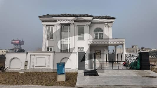 ڈی ایچ اے فیز 7 - بلاک وائے فیز 7,ڈیفنس (ڈی ایچ اے),لاہور میں 5 کمروں کا 1 کنال مکان 4.0 لاکھ میں کرایہ پر دستیاب ہے۔