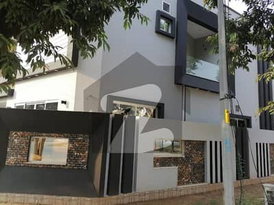 بحریہ ٹاؤن ۔ بلاک اے اے بحریہ ٹاؤن سیکٹرڈی,بحریہ ٹاؤن,لاہور میں 5 کمروں کا 8 مرلہ مکان 3.0 کروڑ میں برائے فروخت۔