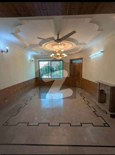 14 Marla Upper Portion 3 Bathrooms Attached Bathrooms DD Car Parking