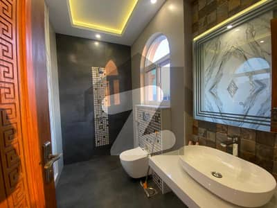 ڈی ایچ اے فیز 8 سابقہ ​​پارک ویو ڈی ایچ اے فیز 8,ڈی ایچ اے ڈیفینس,لاہور میں 4 کمروں کا 10 مرلہ مکان 1.5 لاکھ میں کرایہ پر دستیاب ہے۔