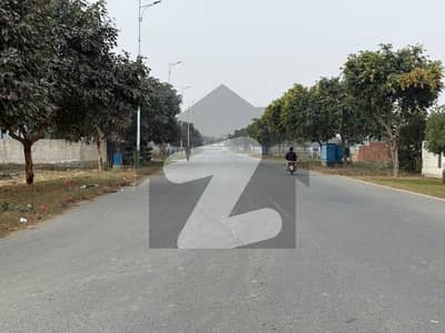 1 kanal Pair Plots 608+609 Available For Sale