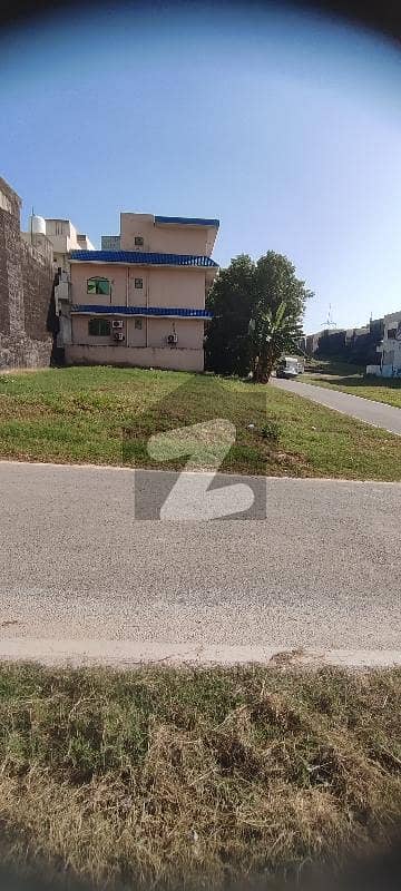 ایم پی سی ایچ ایس - بلاک ای ایم پی سی ایچ ایس ۔ ملٹی گارڈنز,بی ۔ 17,اسلام آباد میں 8 مرلہ رہائشی پلاٹ 95.0 لاکھ میں برائے فروخت۔