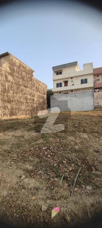 ایم پی سی ایچ ایس ۔ بلاک ایف ایم پی سی ایچ ایس ۔ ملٹی گارڈنز,بی ۔ 17,اسلام آباد میں 8 مرلہ رہائشی پلاٹ 1.1 کروڑ میں برائے فروخت۔