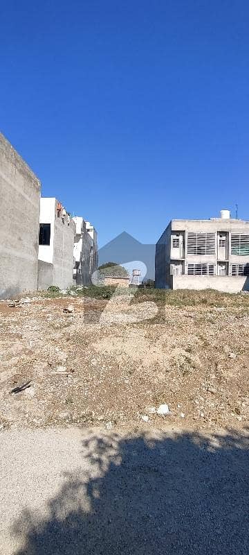 ایم پی سی ایچ ایس ۔ بلاک ایف ایم پی سی ایچ ایس ۔ ملٹی گارڈنز,بی ۔ 17,اسلام آباد میں 8 مرلہ رہائشی پلاٹ 82.0 لاکھ میں برائے فروخت۔