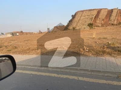 10 Marla 1st Avenue Plot