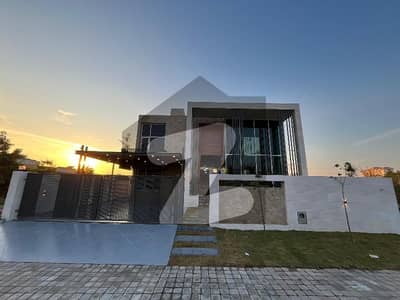 Swimming Pool & Lift Corner House