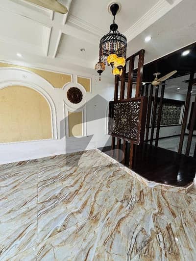 بحریہ ٹاؤن فیز 3 بحریہ ٹاؤن راولپنڈی,راولپنڈی میں 5 کمروں کا 10 مرلہ مکان 4.5 کروڑ میں برائے فروخت۔