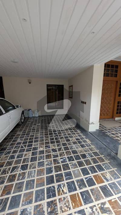 10 MARLA HOUSE's LOWER PORTION KHAYABAN COLONY