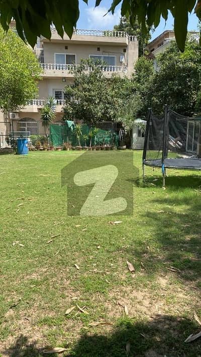 ایف ۔ 8 اسلام آباد میں 2 کمروں کا 2 کنال زیریں پورشن 2.5 لاکھ میں کرایہ پر دستیاب ہے۔