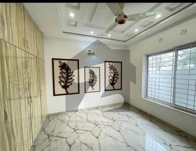 ڈی ایچ اے 11 رہبر فیز 2 ڈی ایچ اے 11 رہبر,لاہور میں 3 کمروں کا 5 مرلہ مکان 2.1 کروڑ میں برائے فروخت۔