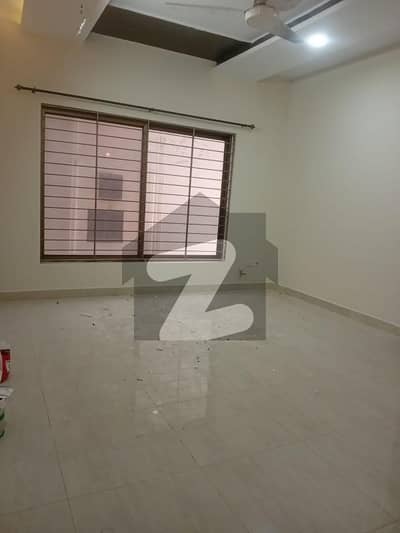 E11/4 1 kanal Ground portion 3 Bedroom