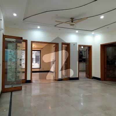 ڈی ایچ اے فیز 2 ڈیفنس (ڈی ایچ اے),لاہور میں 4 کمروں کا 2 کنال مکان 10.99 کروڑ میں برائے فروخت۔