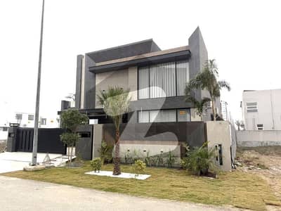 ڈی ایچ اے فیز 8 - بلاک ٹی فیز 8,ڈیفنس (ڈی ایچ اے),لاہور میں 5 کمروں کا 1 کنال مکان 15.0 کروڑ میں برائے فروخت۔