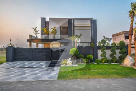 ڈی ایچ اے فیز 7 - بلاک ایس فیز 7,ڈیفنس (ڈی ایچ اے),لاہور میں 5 کمروں کا 1 کنال مکان 10.5 کروڑ میں برائے فروخت۔