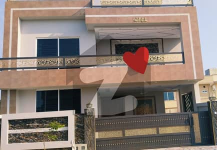 گلبرگ ریزیڈنشیا - بلاک او گلبرگ ریزیڈنشیا,گلبرگ,اسلام آباد میں 6 کمروں کا 10 مرلہ مکان 5.5 کروڑ میں برائے فروخت۔