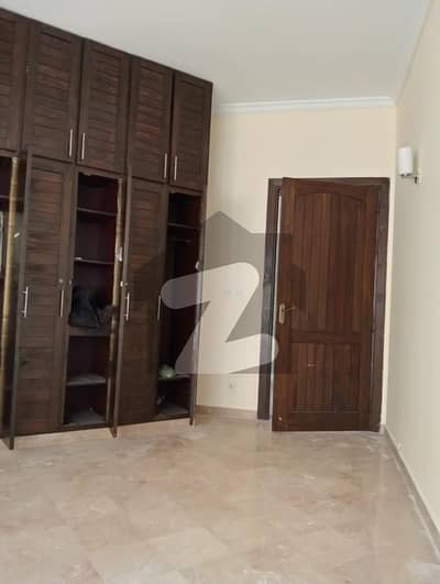 E11/4 1 kanal Upper portion 3 Bedroom