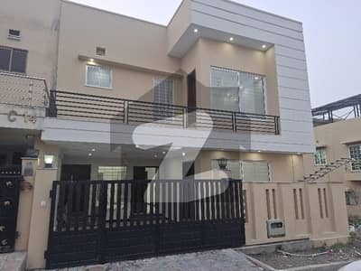 بحریہ ٹاؤن فیز 8 ۔ ابو بکر بلاک بحریہ ٹاؤن فیز 8 ۔ سفاری ویلی,بحریہ ٹاؤن فیز 8,بحریہ ٹاؤن راولپنڈی,راولپنڈی میں 5 کمروں کا 7 مرلہ مکان 2.6 کروڑ میں برائے فروخت۔