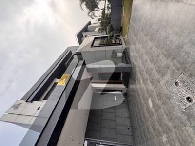 ڈی ایچ اے فیز 7 - بلاک ایس فیز 7,ڈیفنس (ڈی ایچ اے),لاہور میں 5 کمروں کا 1 کنال مکان 11.5 کروڑ میں برائے فروخت۔