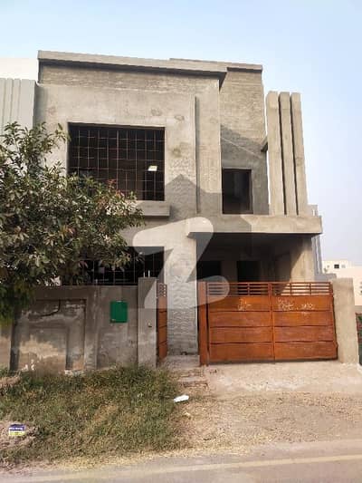 بحریہ آرچرڈ لاہور میں 3 کمروں کا 5 مرلہ مکان 1.3 کروڑ میں برائے فروخت۔