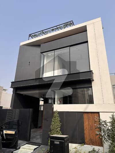 ڈی ایچ اے 9 ٹاؤن ۔ بلاک اے ڈی ایچ اے 9 ٹاؤن,ڈیفنس (ڈی ایچ اے),لاہور میں 3 کمروں کا 5 مرلہ مکان 3.65 کروڑ میں برائے فروخت۔