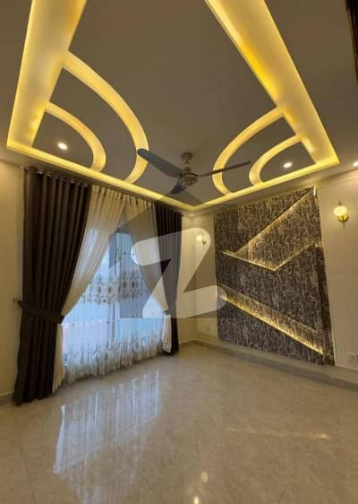 بحریہ ٹاؤن سیکٹر ای بحریہ ٹاؤن,لاہور میں 3 کمروں کا 10 مرلہ بالائی پورشن 65.0 ہزار میں کرایہ پر دستیاب ہے۔