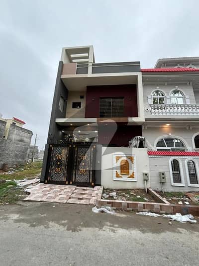 الحفیظ گارڈن - فیز 5 الحفیظ گارڈن,جی ٹی روڈ,لاہور میں 3 کمروں کا 3 مرلہ مکان 1.35 کروڑ میں برائے فروخت۔