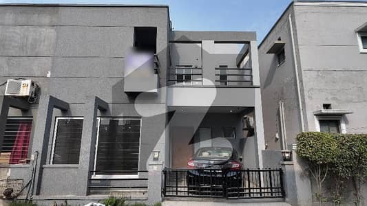 ڈیوائن گارڈنز لاہور میں 3 کمروں کا 5 مرلہ مکان 2.4 کروڑ میں برائے فروخت۔