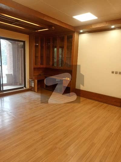 Gulberg 4.4 Kanal Decent Ready To Move House Is Available For Rent