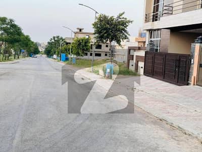 ٹاپ سٹی 1 - بلاک ڈی ٹاپ سٹی 1,اسلام آباد میں 10 مرلہ رہائشی پلاٹ 1.58 کروڑ میں برائے فروخت۔