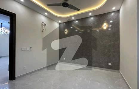 ڈی ایچ اے فیز 5 - بلاک ڈی فیز 5,ڈیفنس (ڈی ایچ اے),لاہور میں 3 کمروں کا 5 مرلہ مکان 1.4 لاکھ میں کرایہ پر دستیاب ہے۔