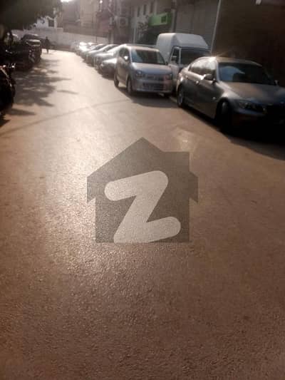 MAIN ZAMZAMA BOLAVARD OFFICE AVAILABLE ON RENT IN ZAMZAMA COMM Near Bank Alflah 2nd Floor With Lift