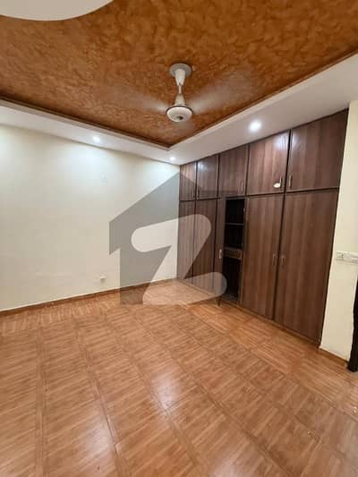 جوہر ٹاؤن فیز 2 جوہر ٹاؤن,لاہور میں 4 کمروں کا 5 مرلہ مکان 1.1 لاکھ میں کرایہ پر دستیاب ہے۔