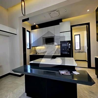 ڈی ایچ اے فیز 8 ڈی ایچ اے ڈیفینس,کراچی میں 3 کمروں کا 1 کنال بالائی پورشن 3.25 لاکھ میں کرایہ پر دستیاب ہے۔