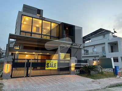 بحریہ ٹاؤن فیز 8 ۔ بلاک ای بحریہ ٹاؤن فیز 8,بحریہ ٹاؤن راولپنڈی,راولپنڈی میں 4 کمروں کا 10 مرلہ مکان 4.75 کروڑ میں برائے فروخت۔