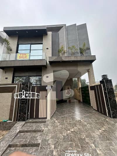 DHA RAHBAR PH 11 SECTOR 2 5 MARLA MODERN HOUSE READY FOR THE SALE HOT LOCATION WITH 3 BED 4 BATH