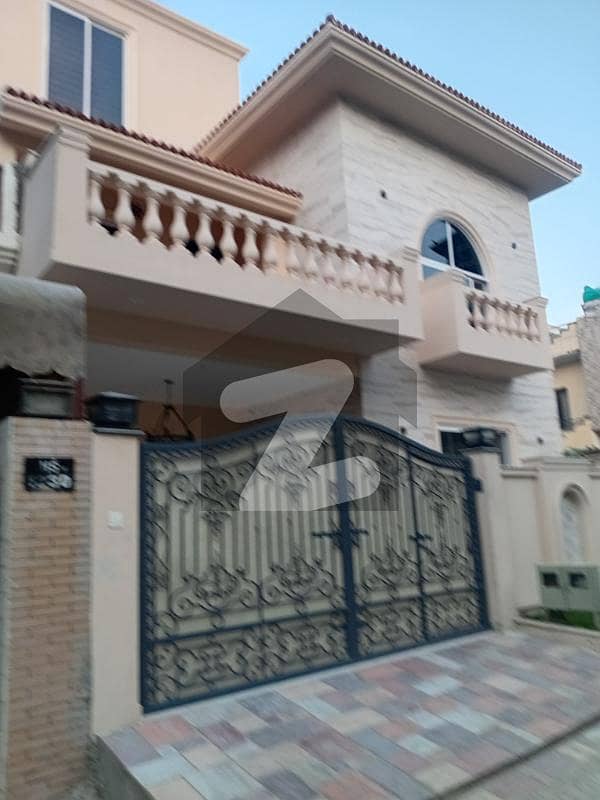 جی ۔ 11/3 جی ۔ 11,اسلام آباد میں 4 کمروں کا 8 مرلہ مکان 6.1 کروڑ میں برائے فروخت۔ جی ۔ 11/3 جی ۔ 11,اسلام آباد میں 4 کمروں کا 8 مرلہ مکان 6.1 کروڑ میں برائے فروخت۔