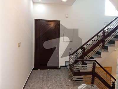 گارڈن ٹاؤن فیز 3 گارڈن ٹاؤن,گوجرانوالہ میں 4 کمروں کا 5 مرلہ مکان 2.1 کروڑ میں برائے فروخت۔