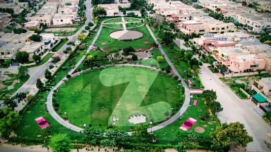 ڈی ایچ اے فیز 7 - بلاک وائے فیز 7,ڈیفنس (ڈی ایچ اے),لاہور میں 10 مرلہ رہائشی پلاٹ 1.65 کروڑ میں برائے فروخت۔