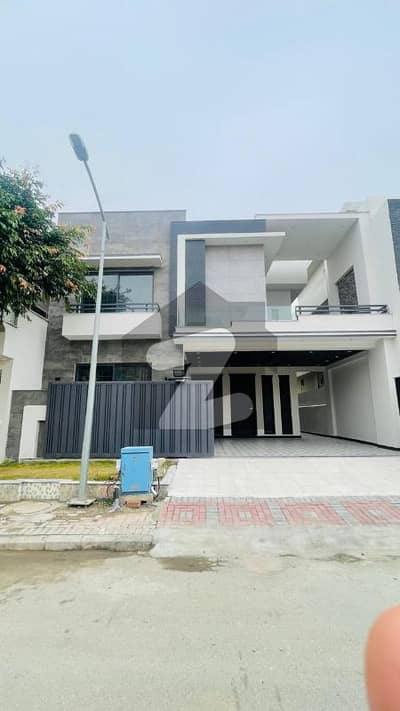 ٹاپ سٹی 1 - بلاک اے ٹاپ سٹی 1,اسلام آباد میں 6 کمروں کا 10 مرلہ مکان 4.5 کروڑ میں برائے فروخت۔