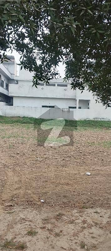 پنجاب یونیورسٹی ایمپلائیز سوسائٹی لاہور میں 1 کنال رہائشی پلاٹ 4.0 کروڑ میں برائے فروخت۔