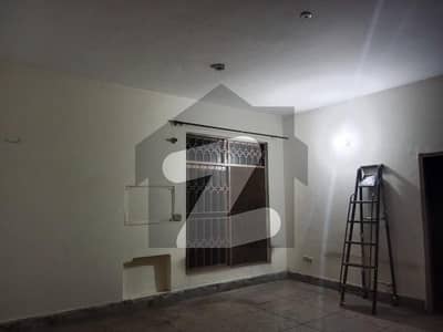 علامہ اقبال ٹاؤن لاہور میں 2 کمروں کا 10 مرلہ بالائی پورشن 48.0 ہزار میں کرایہ پر دستیاب ہے۔