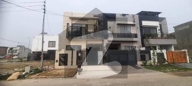 پیراگون سٹی لاہور میں 3 کمروں کا 5 مرلہ مکان 2.35 کروڑ میں برائے فروخت۔