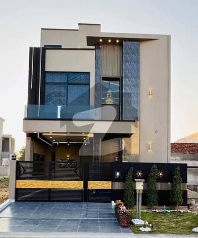 سٹی ہاؤسنگ سوسائٹی گوجرانوالہ میں 4 کمروں کا 5 مرلہ مکان 2.1 کروڑ میں برائے فروخت۔